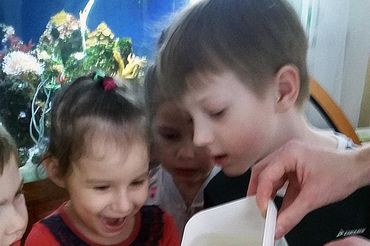 состоялось занятие на тему: "Готовим воду для рыбок".