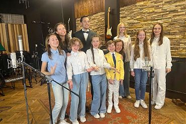 Фирменный гимн - песня, которая станет неотъемлемой частью Чемпионата "УМЕНИЕ ЮНЫХ" KidS®!